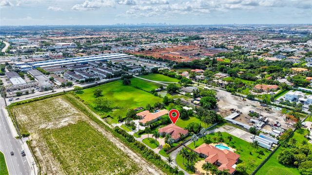 9810 NW 137th St, Hialeah Gardens, FL 33018