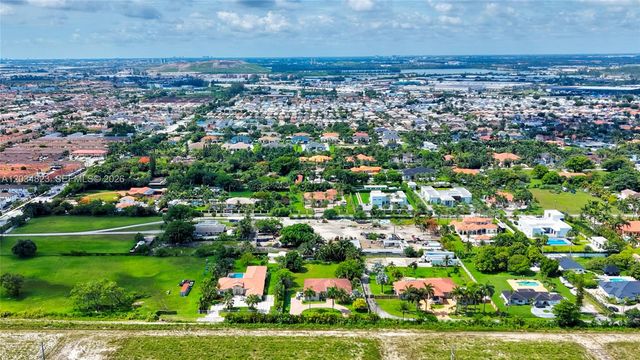 9810 NW 137th St, Hialeah Gardens, FL 33018