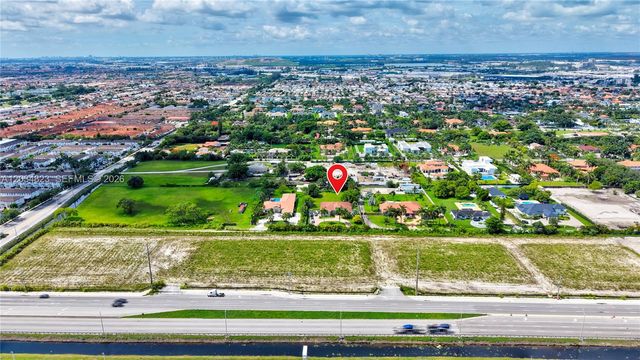 9810 NW 137th St, Hialeah Gardens, FL 33018