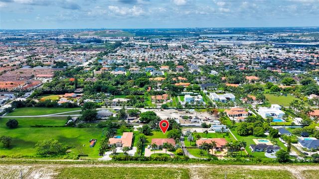 9810 NW 137th St, Hialeah Gardens, FL 33018