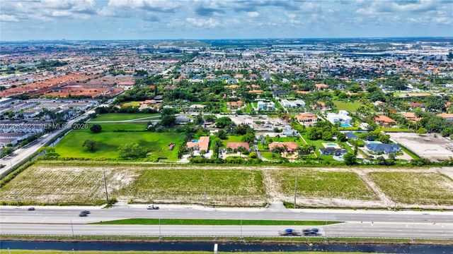 9810 NW 137th St, Hialeah Gardens, FL 33018