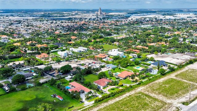 9810 NW 137th St, Hialeah Gardens, FL 33018