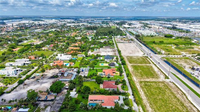 9810 NW 137th St, Hialeah Gardens, FL 33018