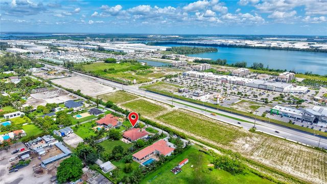 9810 NW 137th St, Hialeah Gardens, FL 33018