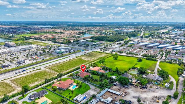 9810 NW 137th St, Hialeah Gardens, FL 33018
