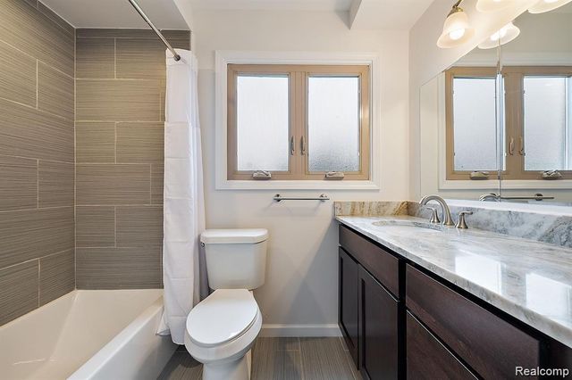 2116 Hidden Trail Drive, Sterling Heights, MI 48314