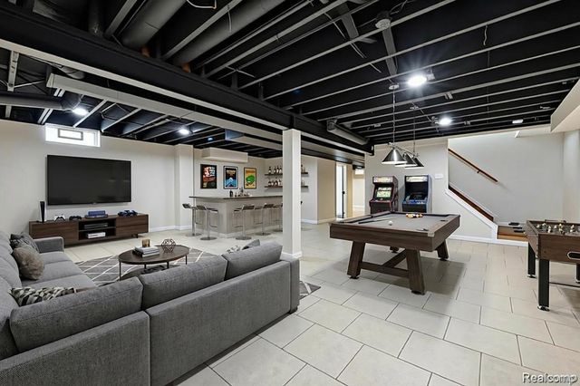 2116 Hidden Trail Drive, Sterling Heights, MI 48314