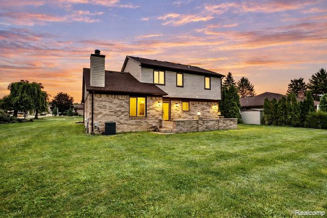 2116 Hidden Trail Drive, Sterling Heights, MI 48314