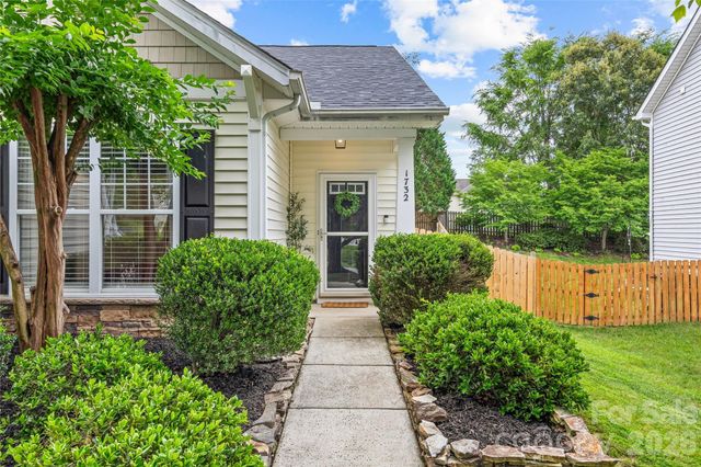 1732 Crabapple Tree Lane, Charlotte, NC 28214