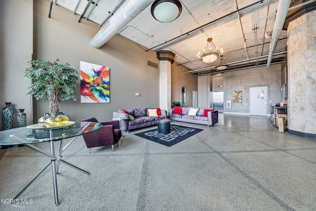 745 Washington Street, 601, Toledo, OH 43604