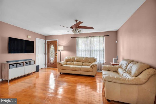 48 COUNTRY CLUB RD, Pine Hill, NJ 08021