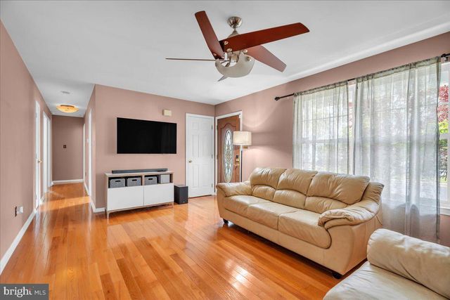 48 COUNTRY CLUB RD, Pine Hill, NJ 08021