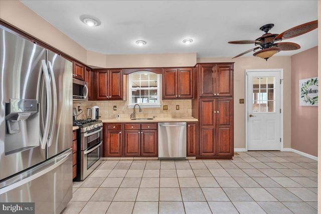 48 COUNTRY CLUB RD, Pine Hill, NJ 08021