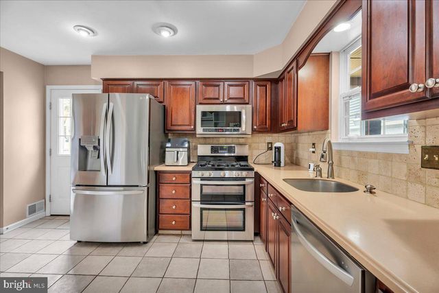 48 COUNTRY CLUB RD, Pine Hill, NJ 08021
