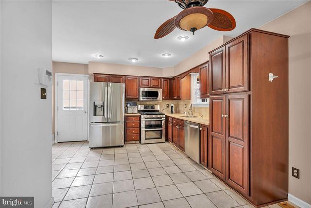 48 COUNTRY CLUB RD, Pine Hill, NJ 08021