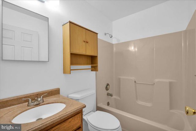 48 COUNTRY CLUB RD, Pine Hill, NJ 08021