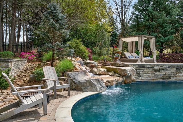 4915 Kettle River Point, Suwanee, GA 30024