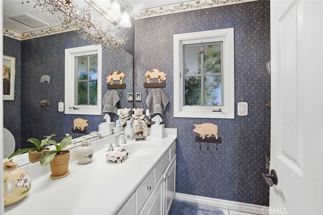 2033 Holiday, Newport Beach, CA 92660