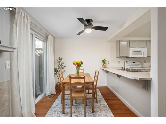 15988 Sw ROTH Dr, Beaverton, OR 97078