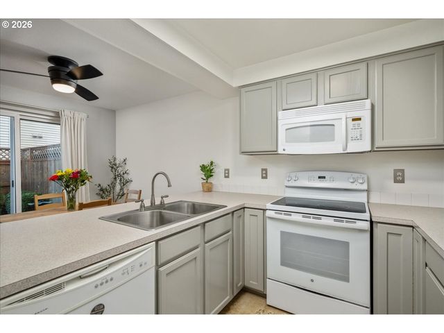 15988 Sw ROTH Dr, Beaverton, OR 97078