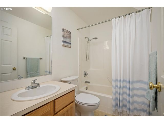 15988 Sw ROTH Dr, Beaverton, OR 97078