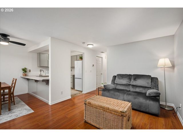 15988 Sw ROTH Dr, Beaverton, OR 97078