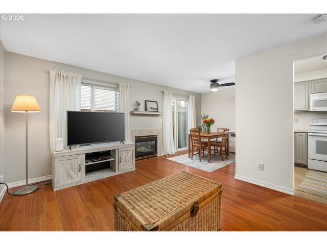 15988 Sw ROTH Dr, Beaverton, OR 97078