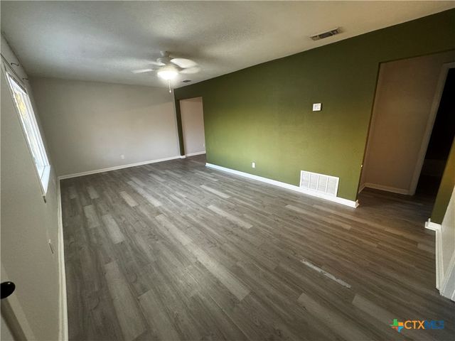 602 W Avenue B, Copperas Cove, TX 76522