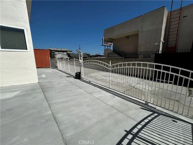 2720 E Wall Street, Signal Hill, CA 90755