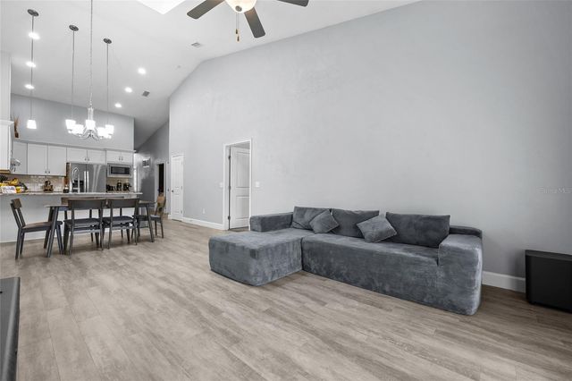 1088 NW 126 WAY, Newberry, FL 32669