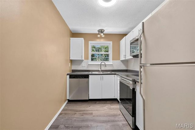 1511 Hampton Hall Drive 18, Chesterfield, MO 63017
