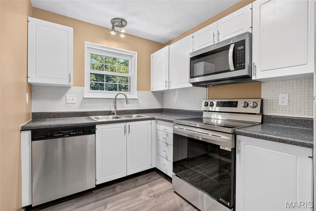 1511 Hampton Hall Drive 18, Chesterfield, MO 63017