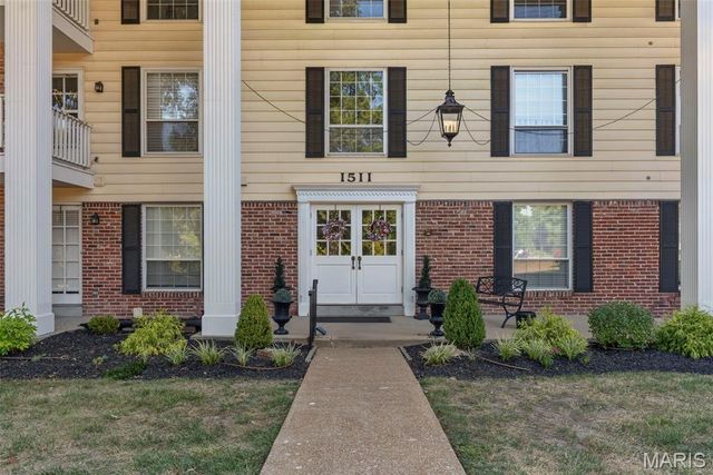1511 Hampton Hall Drive 18, Chesterfield, MO 63017