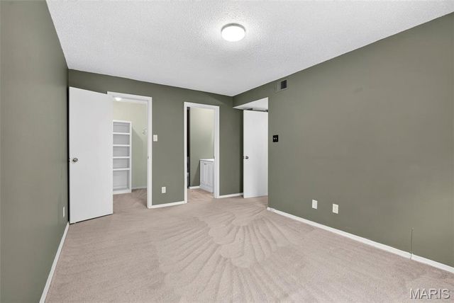 1511 Hampton Hall Drive 18, Chesterfield, MO 63017