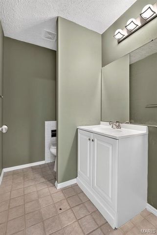 1511 Hampton Hall Drive 18, Chesterfield, MO 63017