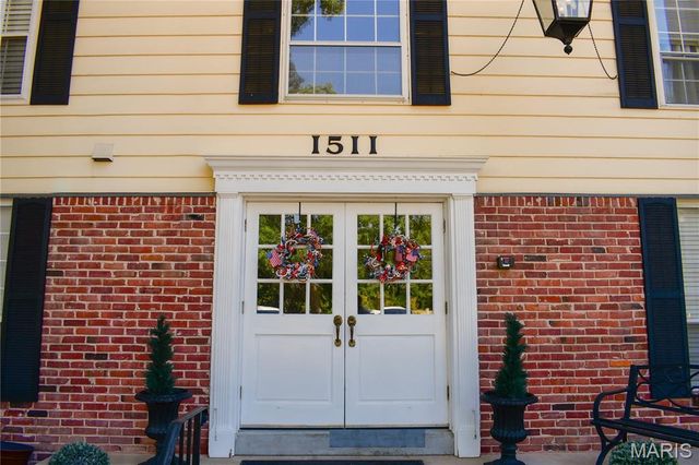 1511 Hampton Hall Drive 18, Chesterfield, MO 63017