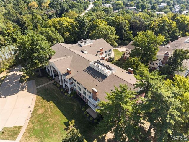 1511 Hampton Hall Drive 18, Chesterfield, MO 63017