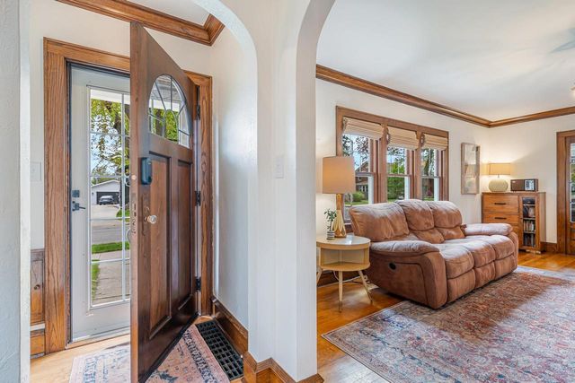 708 E CIRCLE STREET, Appleton, WI 54911