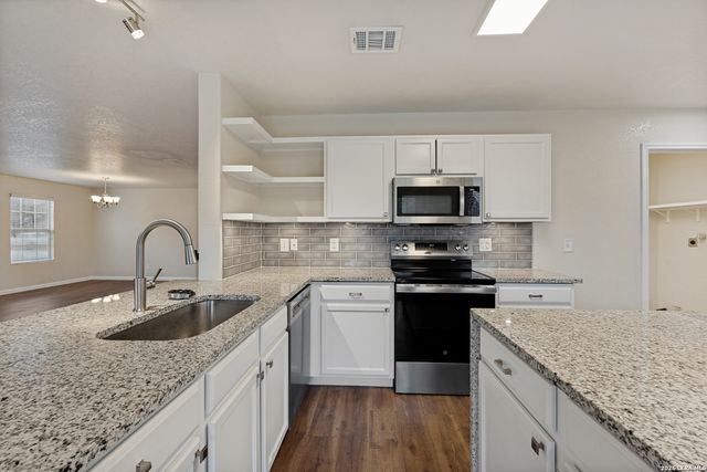 321 HINGE LOOP, Cibolo, TX 78108