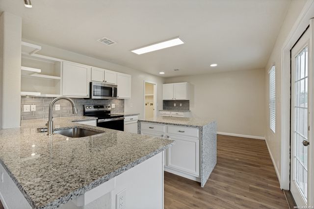 321 HINGE LOOP, Cibolo, TX 78108