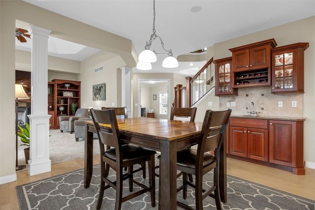 450 Hickory Court, Robins, IA 52328