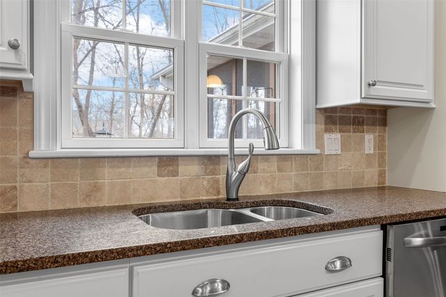 450 Hickory Court, Robins, IA 52328