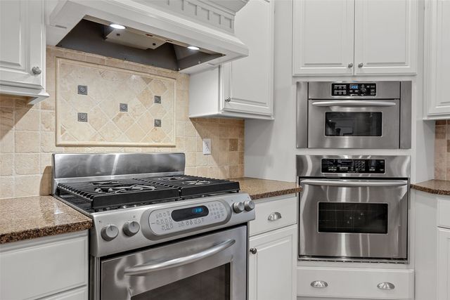 450 Hickory Court, Robins, IA 52328