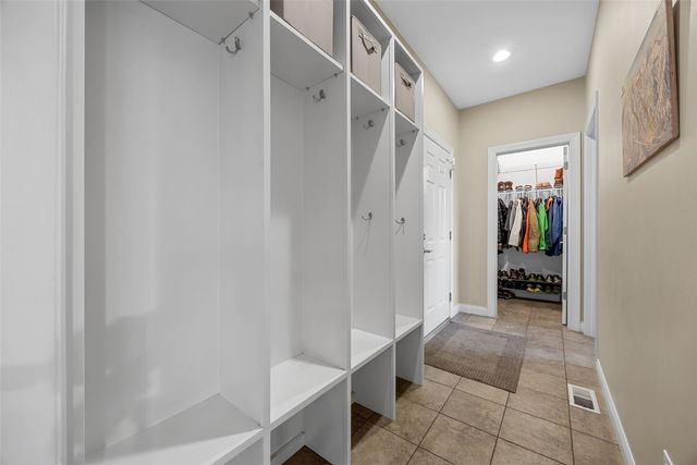 450 Hickory Court, Robins, IA 52328