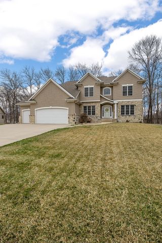 450 Hickory Court, Robins, IA 52328