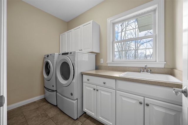 450 Hickory Court, Robins, IA 52328