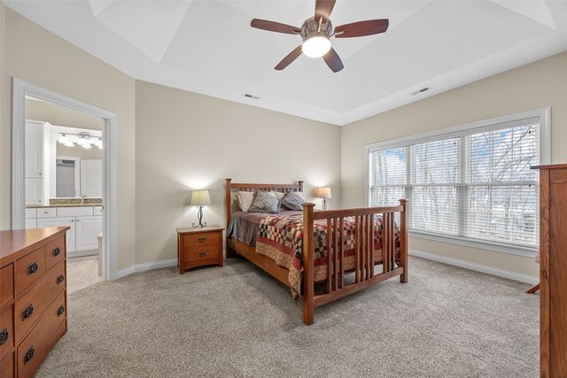 450 Hickory Court, Robins, IA 52328