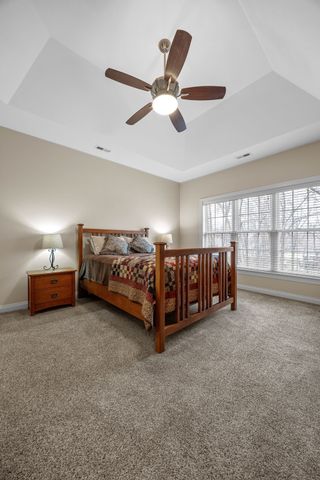 450 Hickory Court, Robins, IA 52328