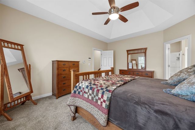 450 Hickory Court, Robins, IA 52328