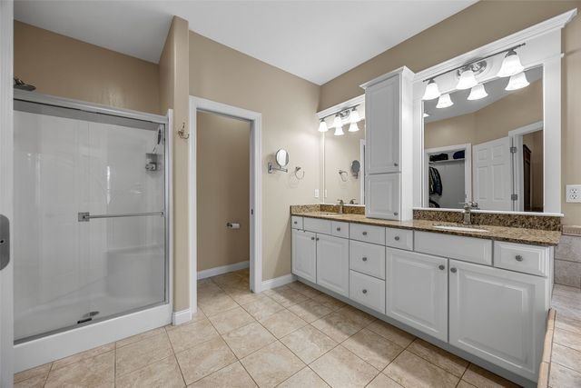 450 Hickory Court, Robins, IA 52328